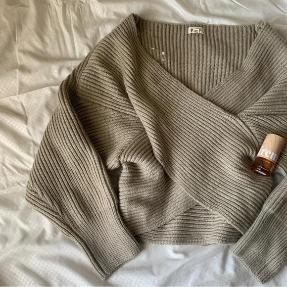 ♡• SOLD!! Pol Sweater | Size S - Picture 2 of 4